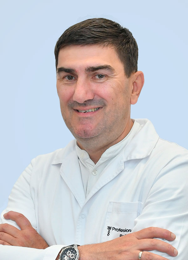 Dr Nebojša Mićović